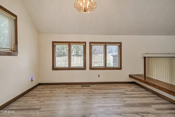 $289,900 | 270 South Hampton Drive, Bristol, TN 37620