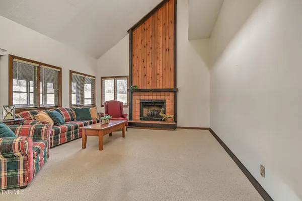 $289,900 | 270 South Hampton Drive, Bristol, TN 37620