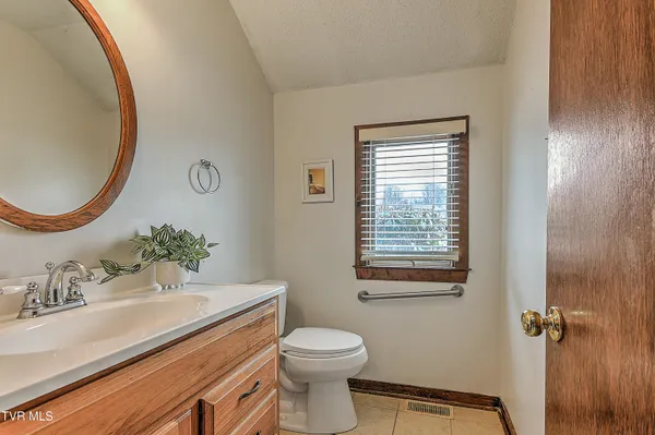 $289,900 | 270 South Hampton Drive, Bristol, TN 37620