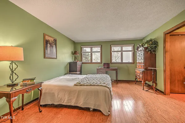 $289,900 | 270 South Hampton Drive, Bristol, TN 37620