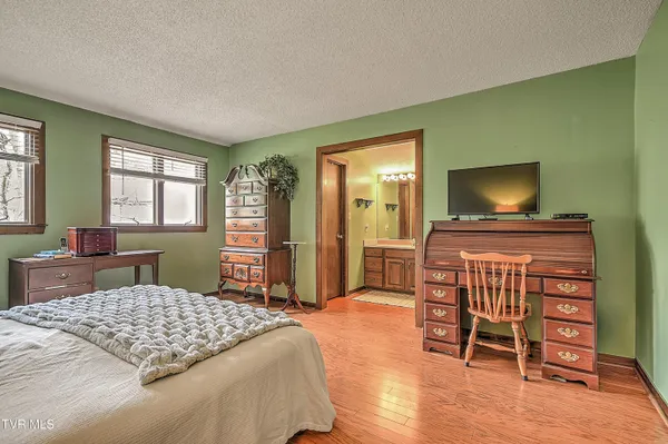 $289,900 | 270 South Hampton Drive, Bristol, TN 37620