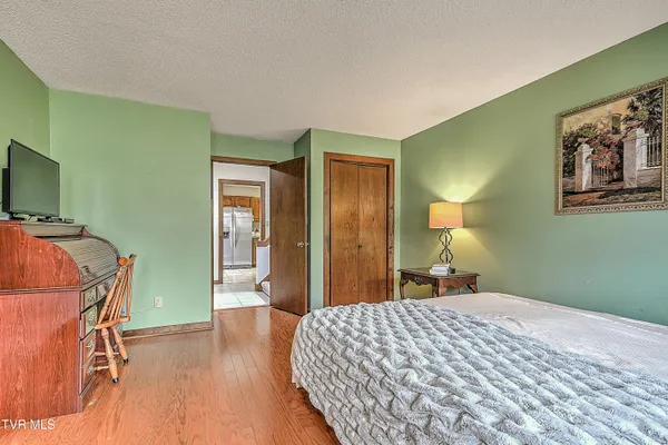 $289,900 | 270 South Hampton Drive, Bristol, TN 37620