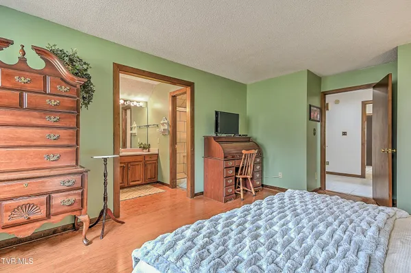 $289,900 | 270 South Hampton Drive, Bristol, TN 37620