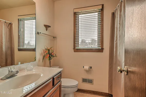 $289,900 | 270 South Hampton Drive, Bristol, TN 37620