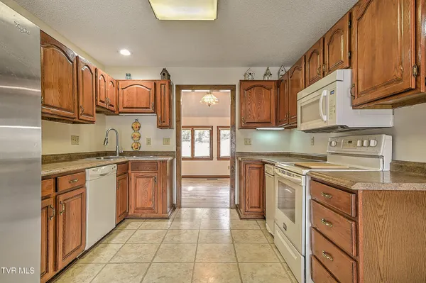 $289,900 | 270 South Hampton Drive, Bristol, TN 37620