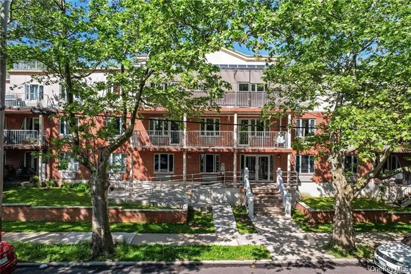 $699,000 | 64-34 Grand Central Parkway, Unit 2B | Forest Hills