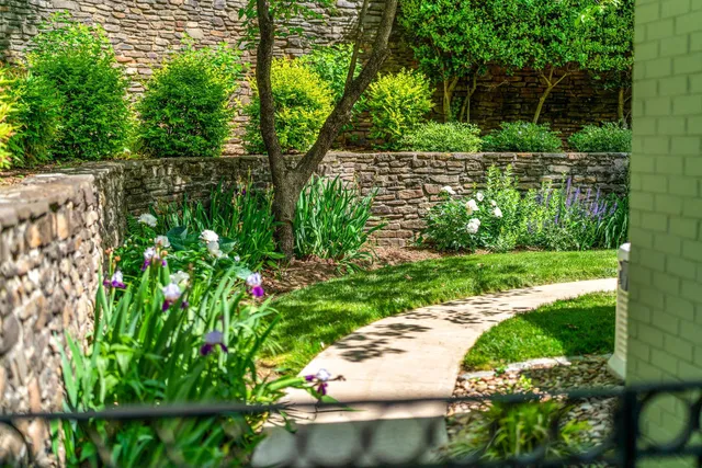 $929,000 | 104 Woodland Drive, Staunton, VA 24401