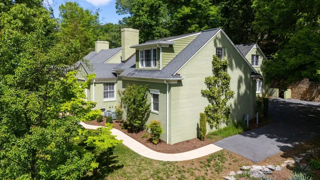 $929,000 | 104 Woodland Drive, Staunton, VA 24401