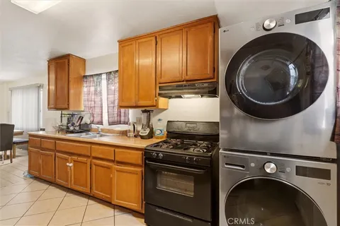 $849,995 | 725 East 40th Place, Los Angeles, CA 90011