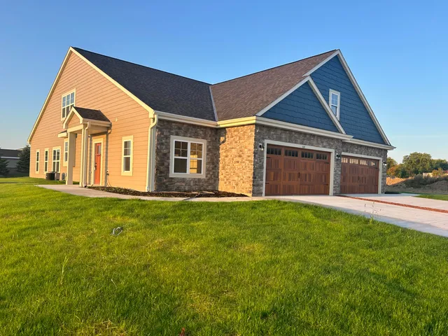 $459,000 | 529 Fire Fly Trail, Unit 1, Hartford, WI 53027