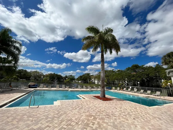 $1,750 | 1401 Village Boulevard, Unit 517, West Palm Beach, FL 33409
