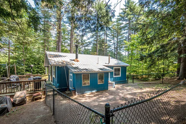 $345,000 | 25 Singer Lane, Conway, NH 03813