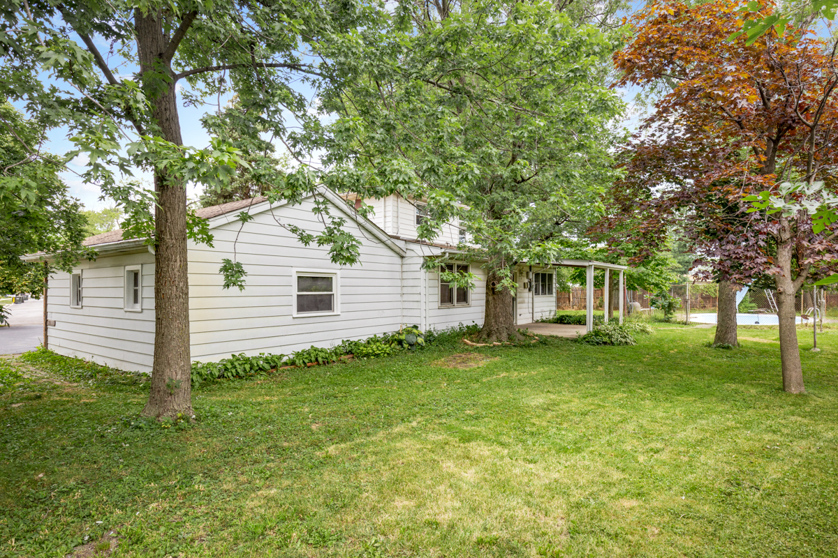 10849 Monitor Avenue Chicago Ridge, IL 60415 - Photo 22 of 27 a view of a backyard with large trees