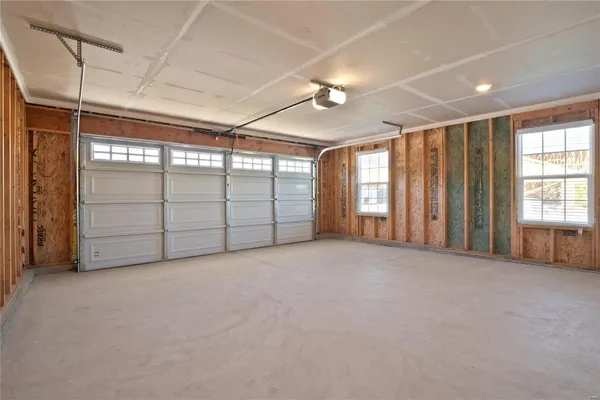 $2,400 | 200 Yachtsman Drive, O'Fallon, MO 63366