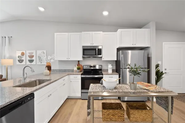$2,400 | 200 Yachtsman Drive, O'Fallon, MO 63366