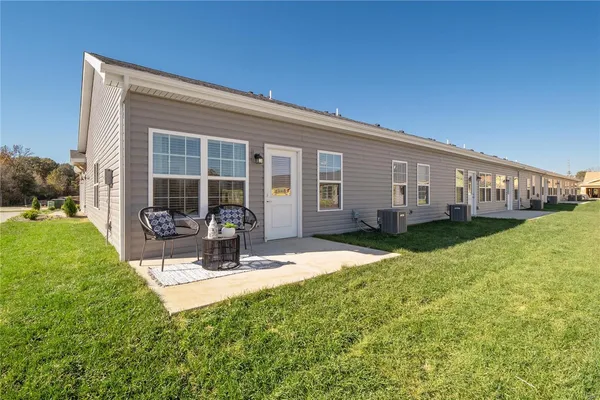 $2,400 | 200 Yachtsman Drive, O'Fallon, MO 63366