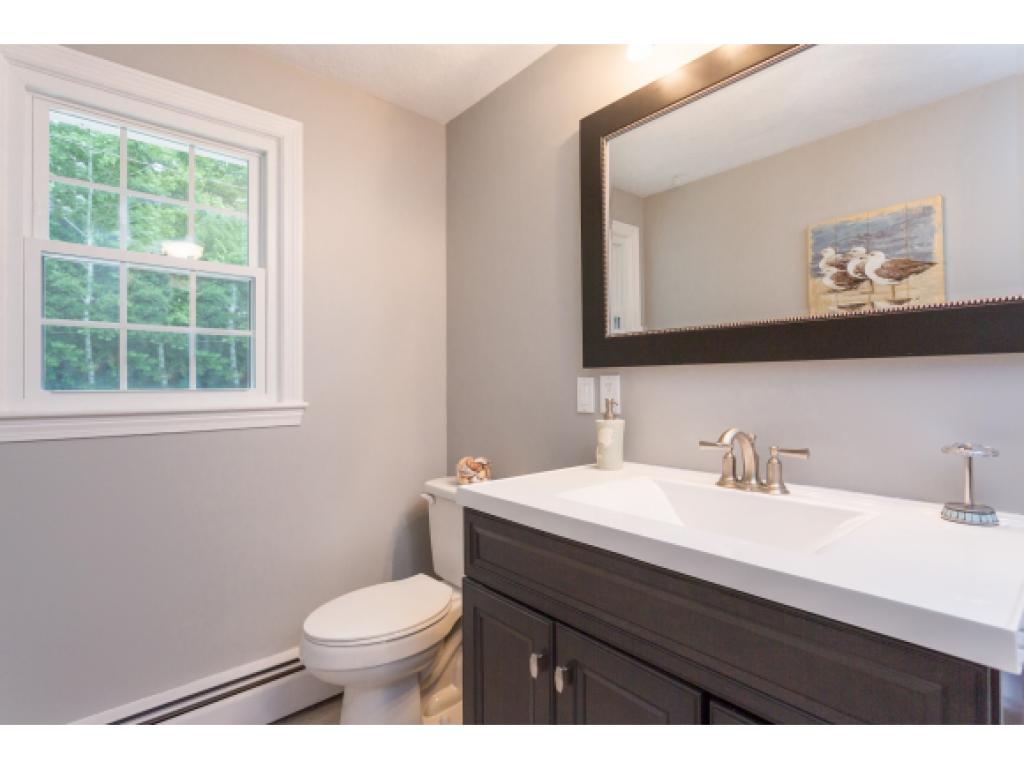 52 Hampton Falls Road Exeter, NH 03833 - Photo 15 of 31
