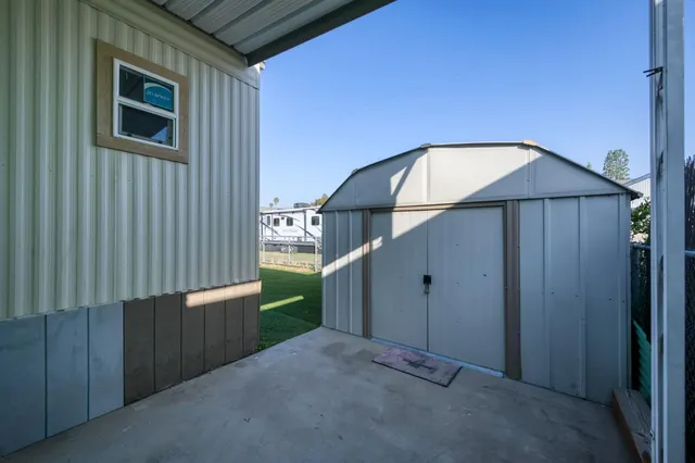 a view of a house with backyard space
