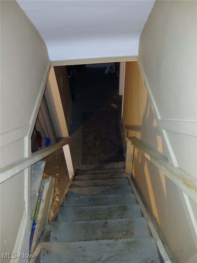 3633 Cedarbrook Road Cleveland, OH 44118 - Photo 18 of 19 View of stairway