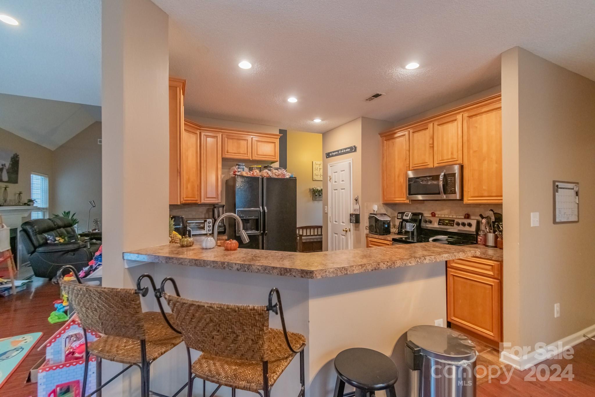 3125 Harris Houston Road Charlotte, NC 28262 - Photo 4 of 18 Gallery Image 4