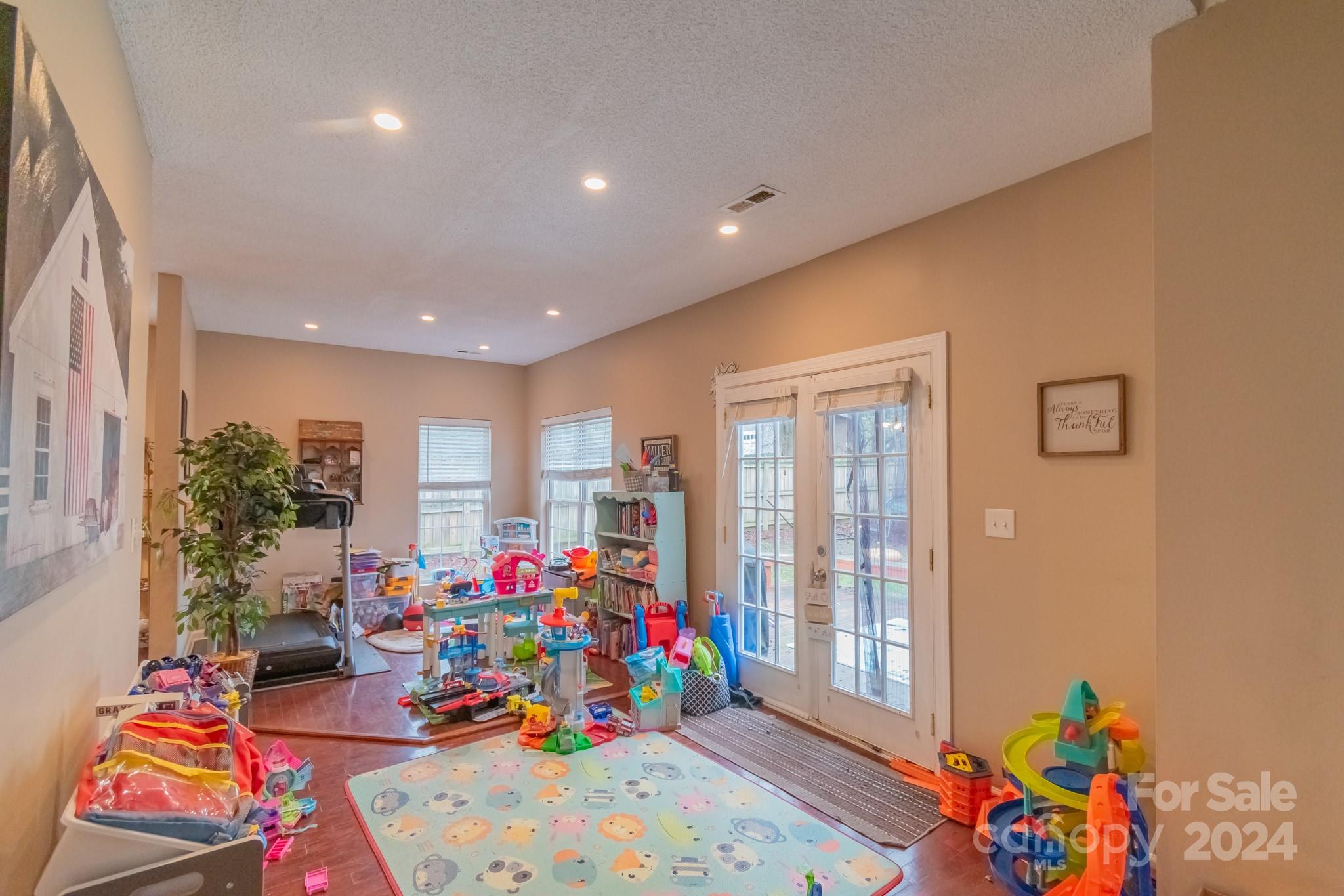 3125 Harris Houston Road Charlotte, NC 28262 - Photo 10 of 18 Gallery Image 10