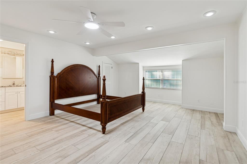 9628 Davis Road Tampa, FL 33637 - Photo 13 of 44 a living room with wooden floor