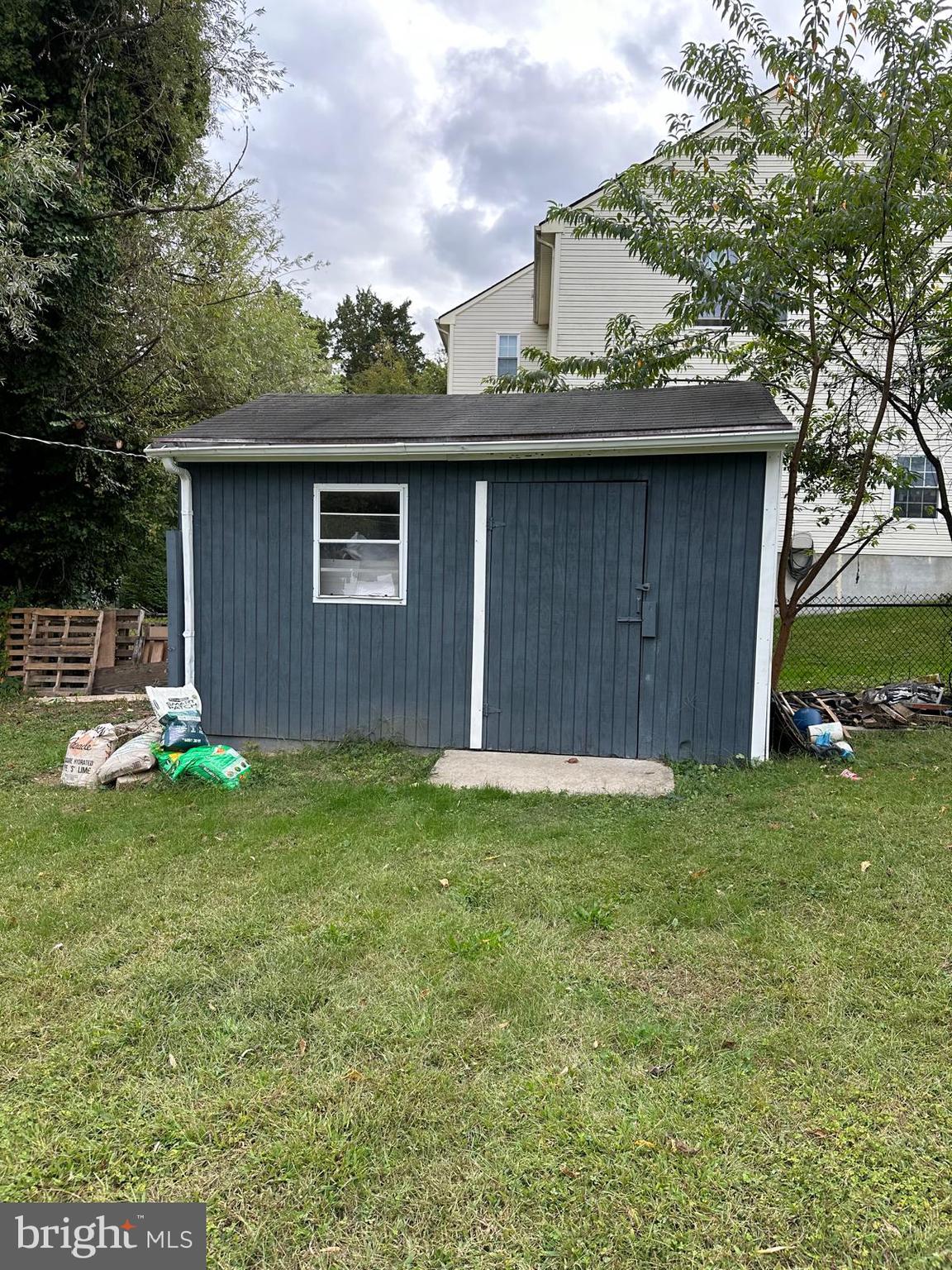 325 Wilson Road Blackwood, NJ 08012 - Photo 33 of 33 a backyard of a house with lots of green space