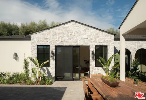 $4,295,000 | 23236 Hatteras Street, Woodland Hills, CA 91367