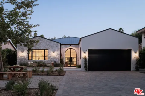 $4,295,000 | 23236 Hatteras Street, Woodland Hills, CA 91367