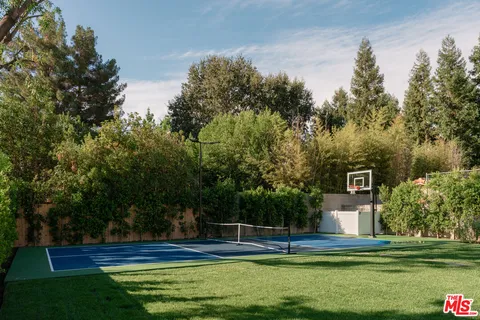 $4,295,000 | 23236 Hatteras Street, Woodland Hills, CA 91367