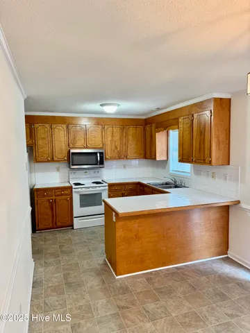 $1,200 | 3939 Sterling Pointe Drive, Unit SSS4, Winterville, NC 28590