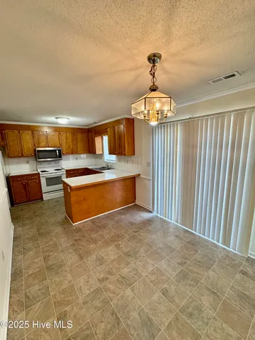 $1,200 | 3939 Sterling Pointe Drive, Unit SSS4, Winterville, NC 28590