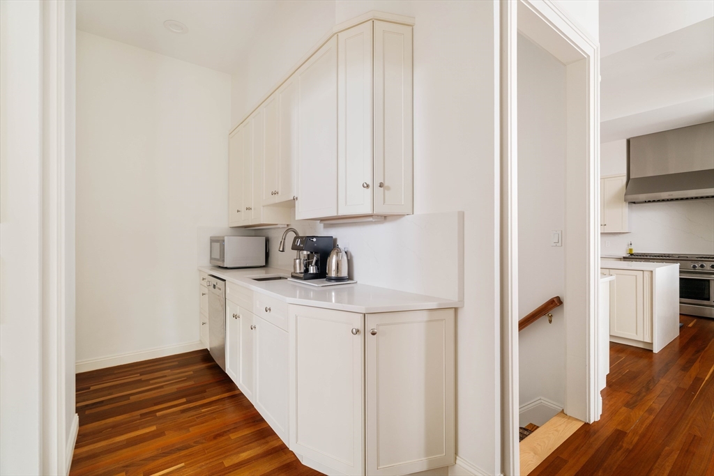 100 Westcliff Road Weston, MA 02493 - Photo 11 of 37