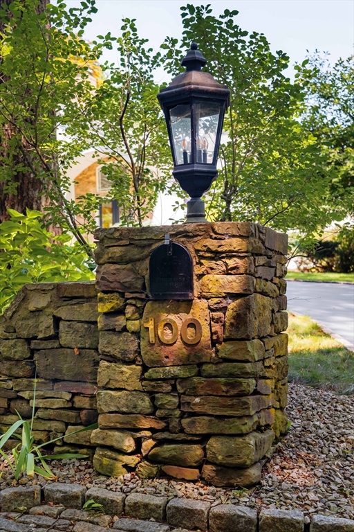 100 Westcliff Road Weston, MA 02493 - Photo 4 of 37