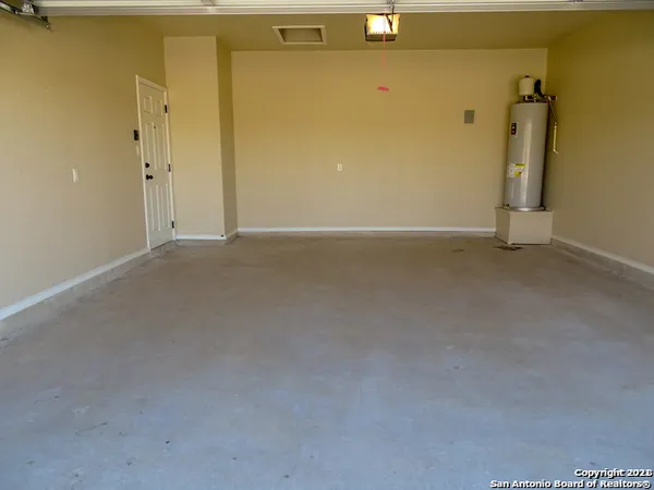 $1,395 | 2592 Pahmeyer Road, New Braunfels, TX 78130