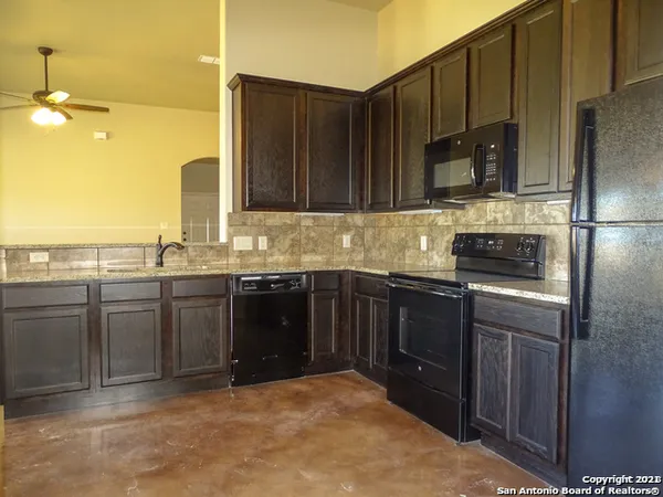 $1,395 | 2592 Pahmeyer Road, New Braunfels, TX 78130