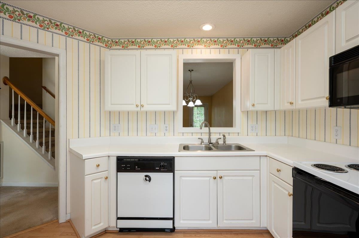 6025 Epping Forest Drive Raleigh, NC 27613 - Photo 4 of 22 Photo 4