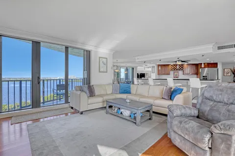 $620,000 | 5420 North Ocean Drive, Unit 1106, Singer Island, FL 33404