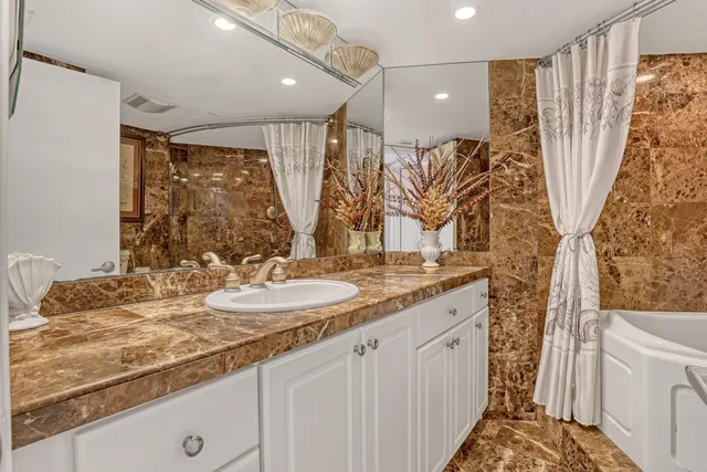 $620,000 | 5420 North Ocean Drive, Unit 1106, Singer Island, FL 33404