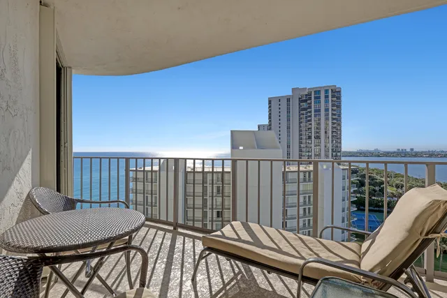 $620,000 | 5420 North Ocean Drive, Unit 1106, Singer Island, FL 33404