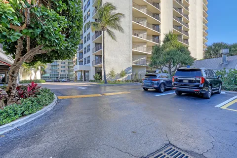 $620,000 | 5420 North Ocean Drive, Unit 1106, Singer Island, FL 33404