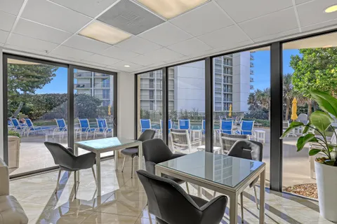 $620,000 | 5420 North Ocean Drive, Unit 1106, Singer Island, FL 33404