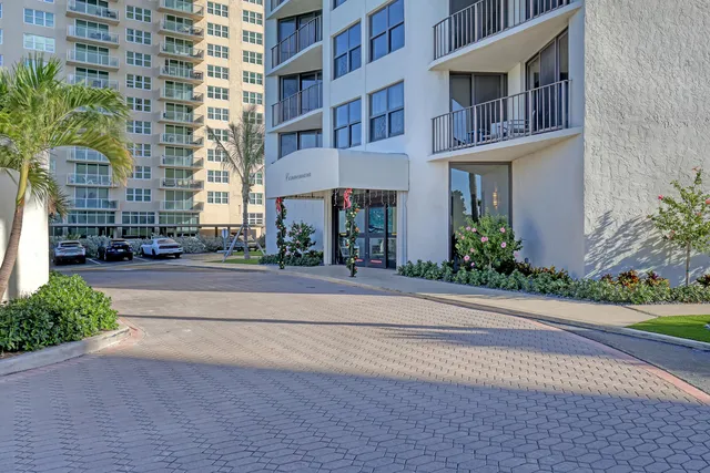 $620,000 | 5420 North Ocean Drive, Unit 1106, Singer Island, FL 33404