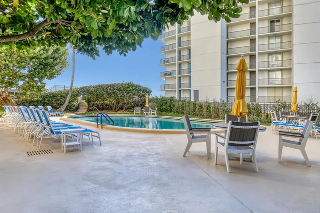 $620,000 | 5420 North Ocean Drive, Unit 1106, Singer Island, FL 33404