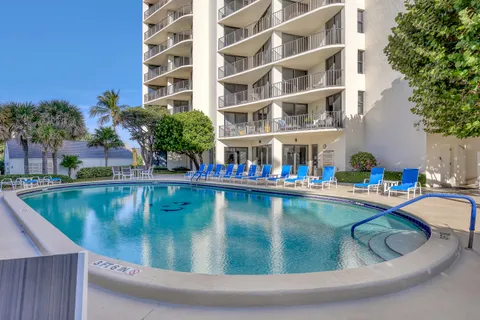 $620,000 | 5420 North Ocean Drive, Unit 1106, Singer Island, FL 33404
