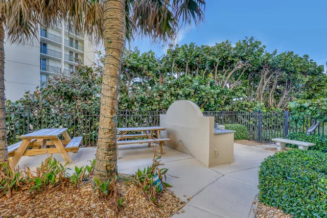 $620,000 | 5420 North Ocean Drive, Unit 1106, Singer Island, FL 33404