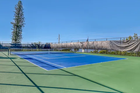 $620,000 | 5420 North Ocean Drive, Unit 1106, Singer Island, FL 33404