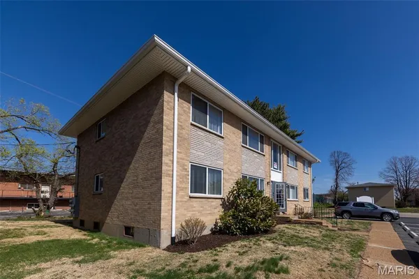 $375,000 | 1 Bruce Drive, Florissant, MO 63031