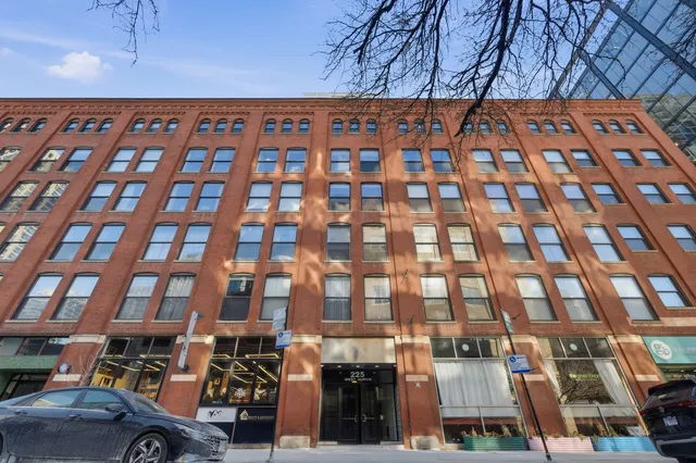 $330,000 | 225 West Huron Street, Unit 313, Chicago, IL 60654