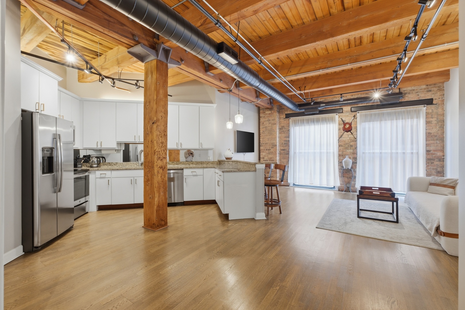 225 West Huron Street, Unit 313 Chicago, IL 60654 - Photo 10 of 27